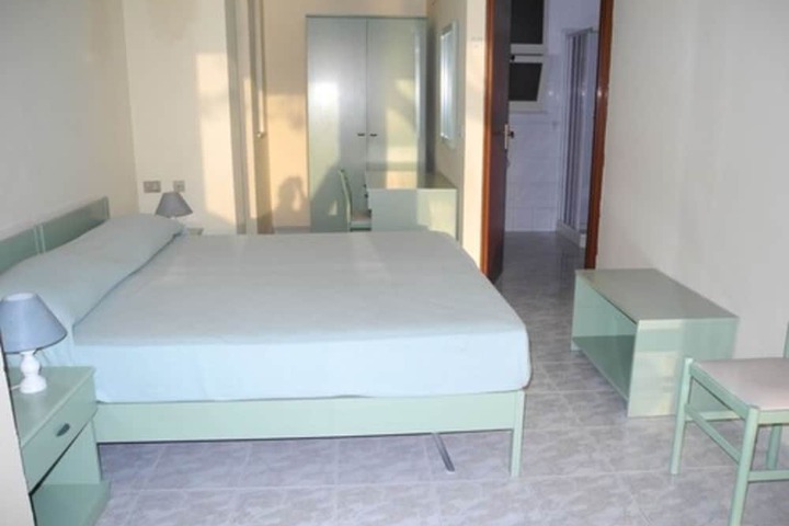 Room 6 of 40