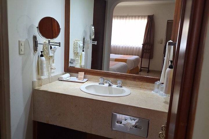 Room 27 of 49