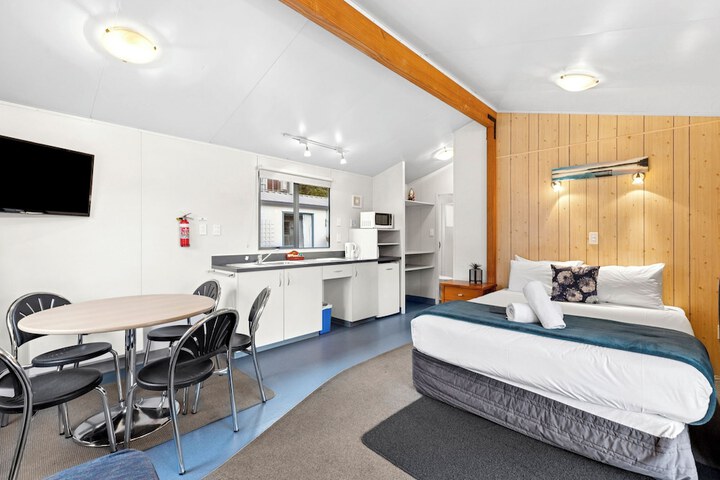 Room 11 of 76