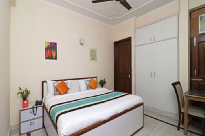 Room 17 of 24