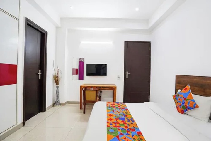 Room 8 of 31