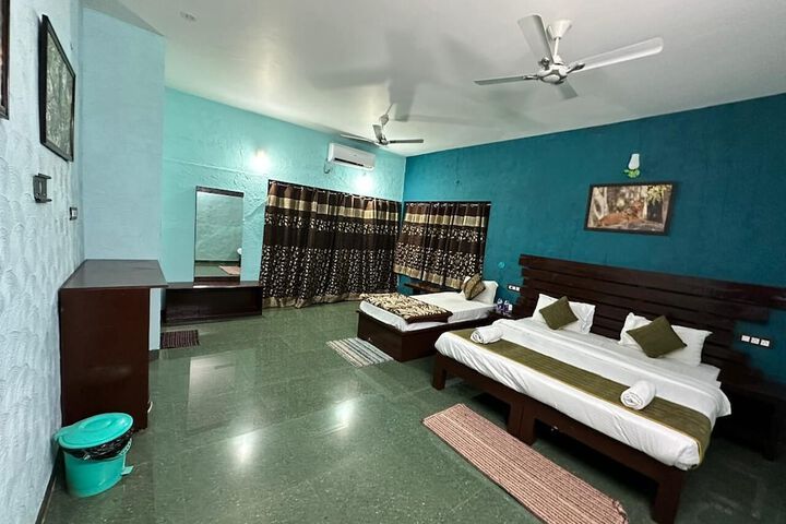 Room 3 of 8