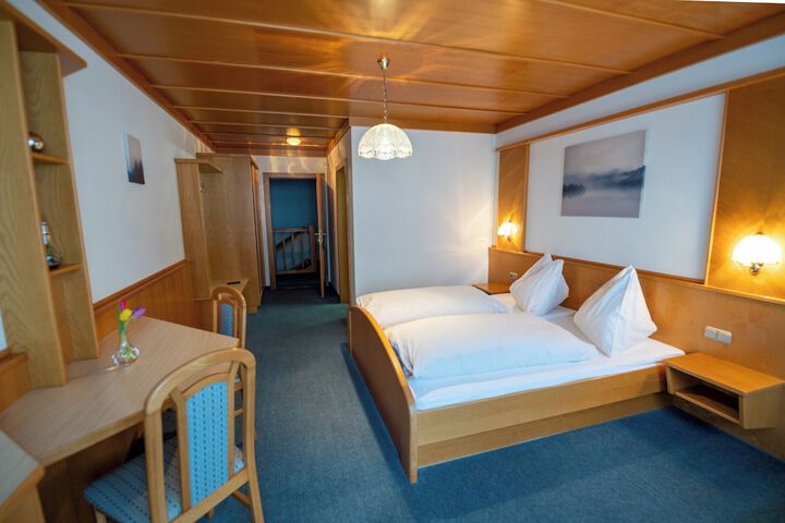 Room 3 of 34