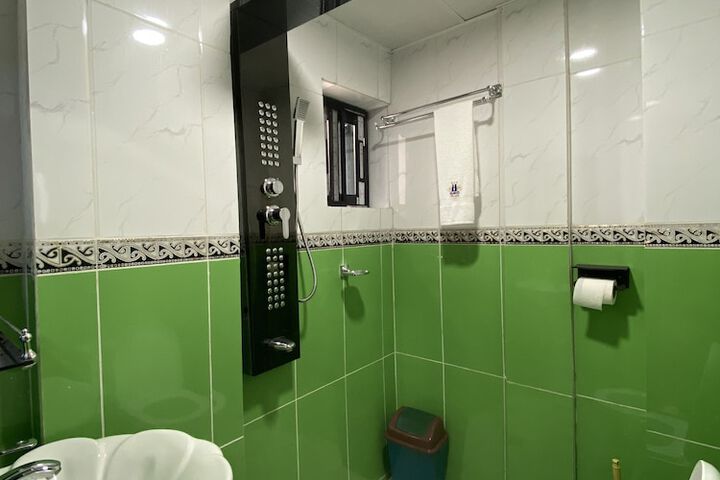 Room 12 of 23