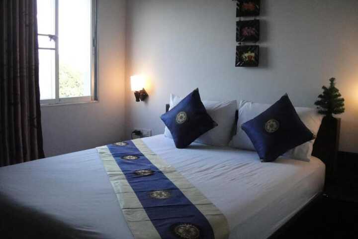 Room 13 of 33