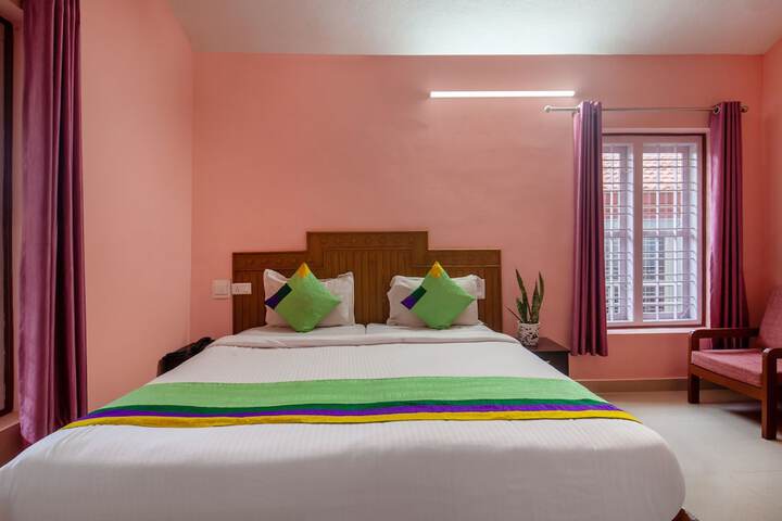 Room 8 of 33