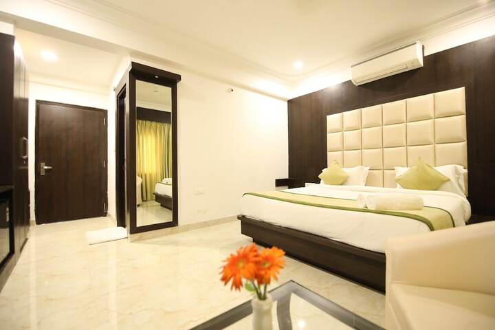 Room 5 of 18