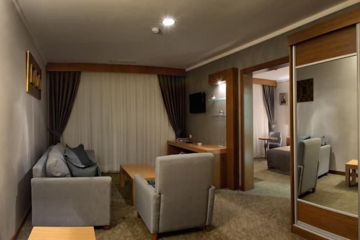Room 9 of 36