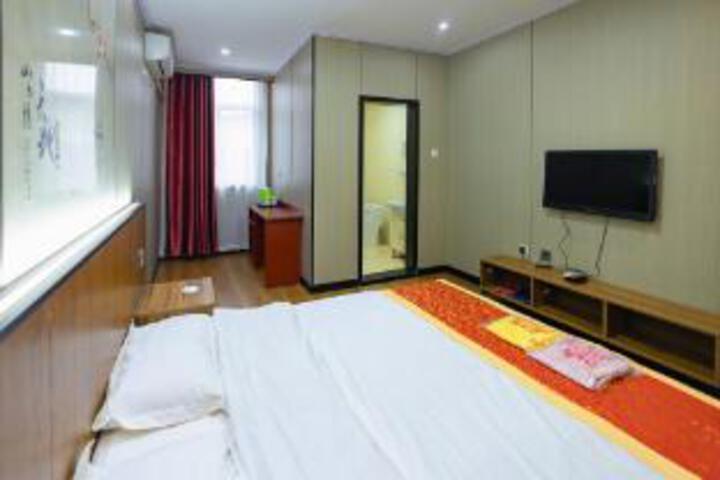 Room 9 of 9