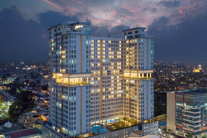 Exterior of The Reiz Suites Artotel Curated