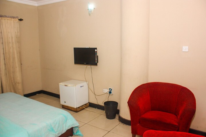 Room 10 of 35