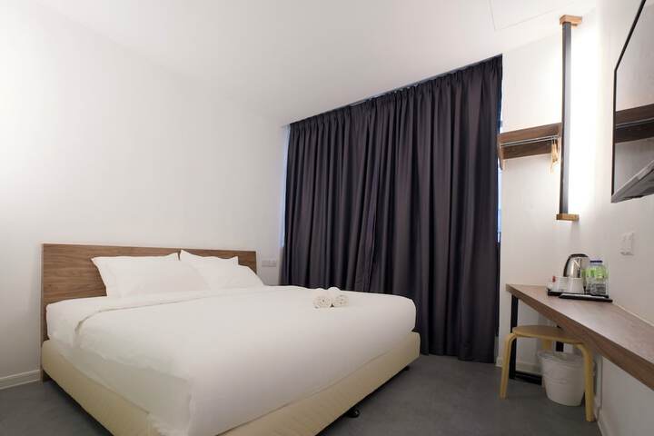 Room 9 of 38