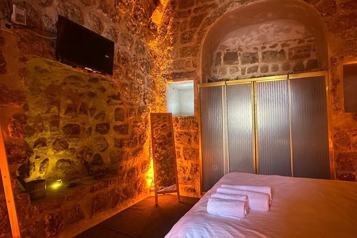Room 2 of 15