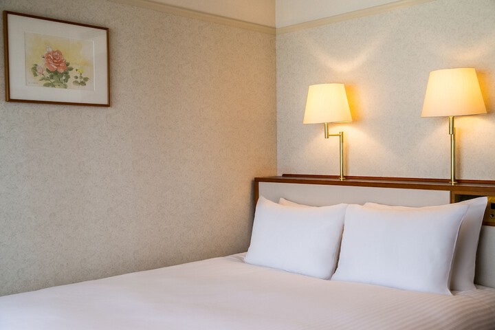 Room 5 of 102