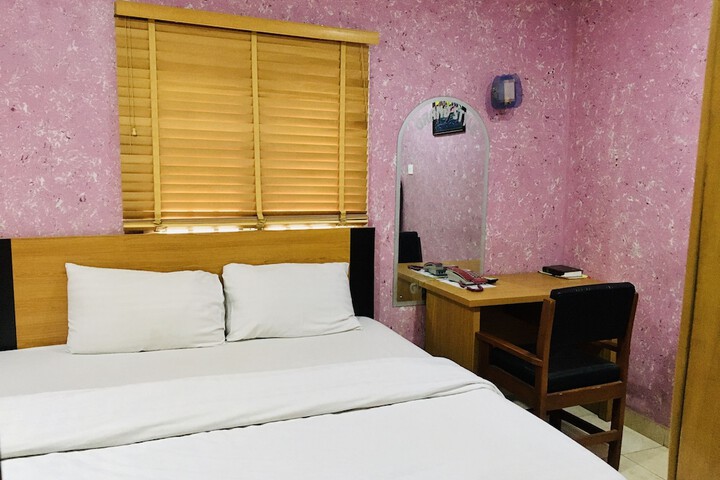 Room 8 of 35