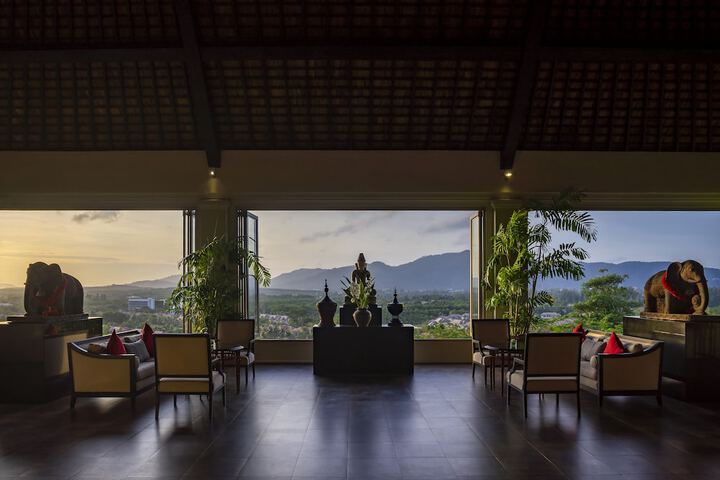 Entrance & Lobby