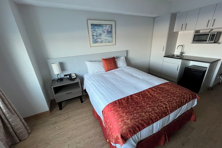 Room 9 of 19