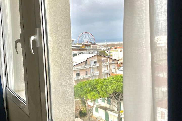 Room 16 of 104