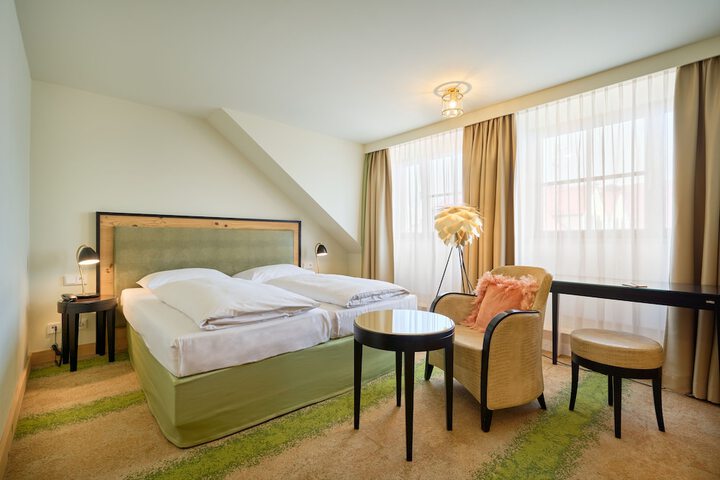 Room 26 of 90