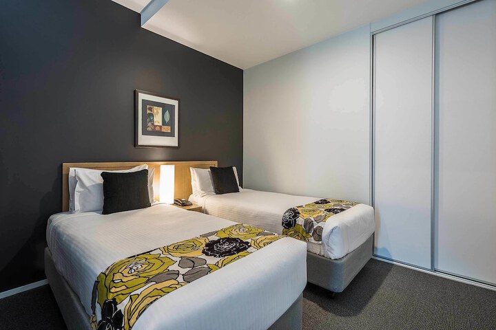 Room 5 of 62
