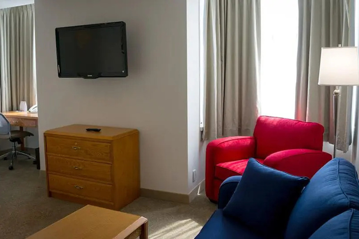 Room 4 of 16