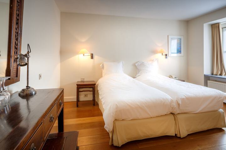 Room 3 of 26
