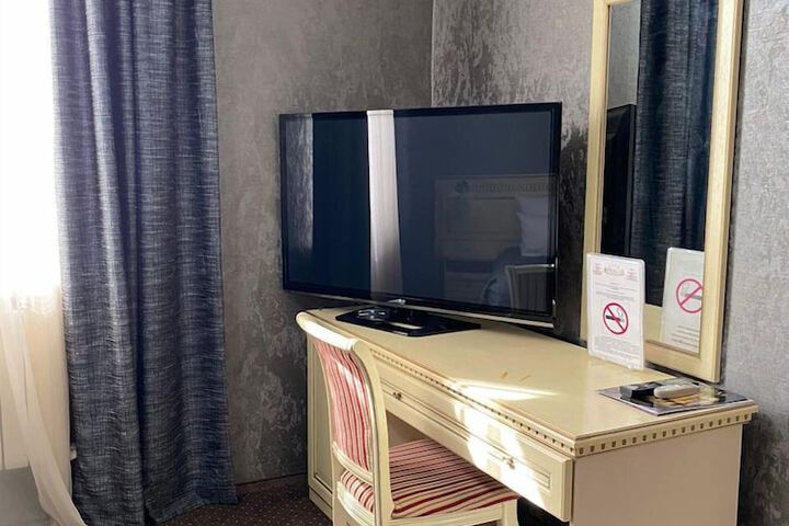 Room 13 of 42