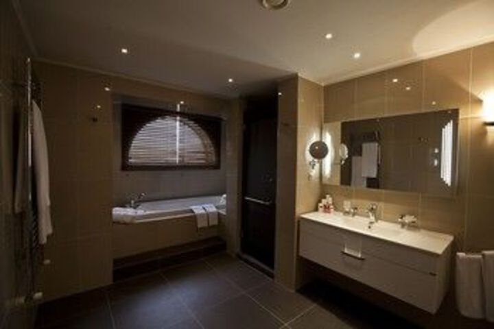 Room 6 of 75