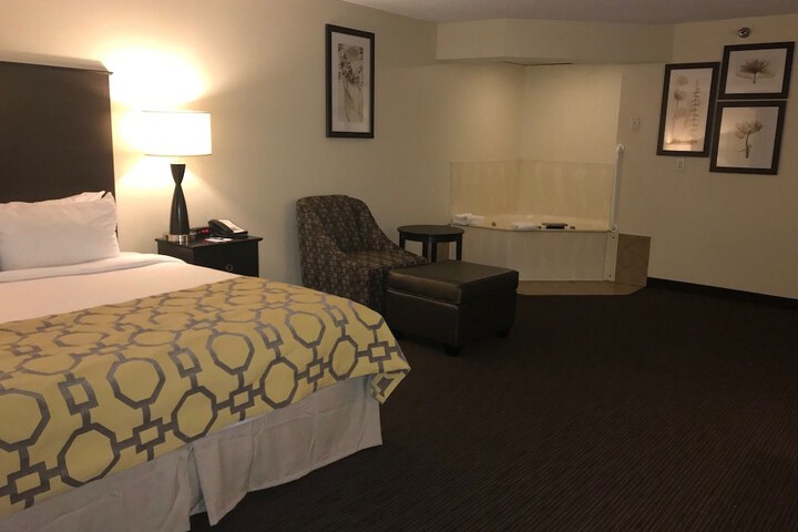 1 King Bed (10 of 16)