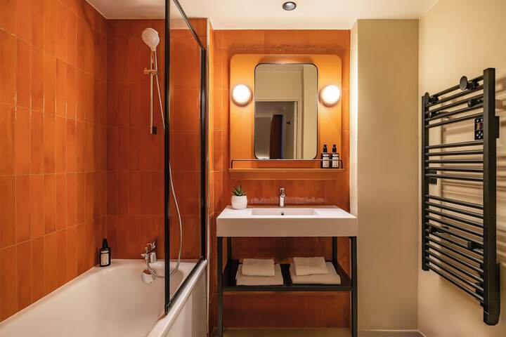 Room 18 of 33