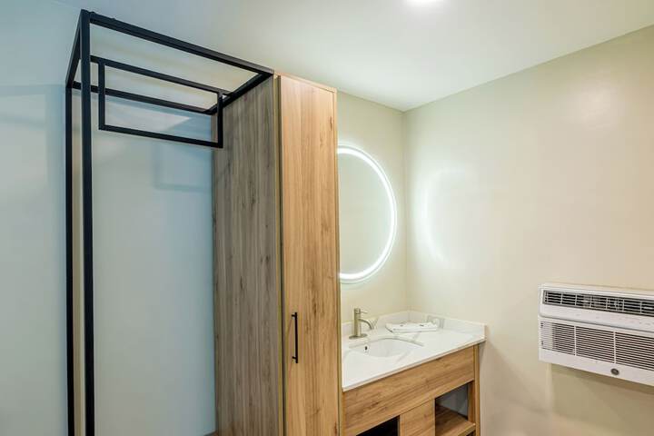 Room 12 of 15