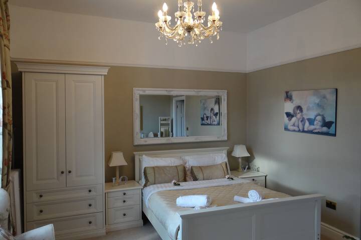 Room 2 of 16