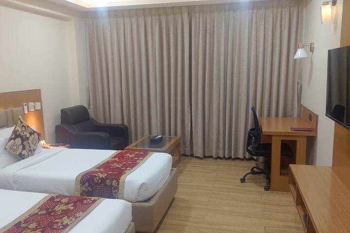 Room 12 of 18
