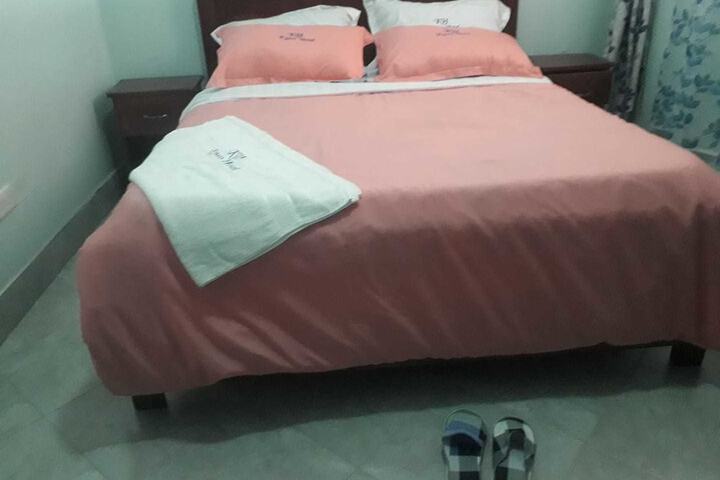 Room 2 of 33