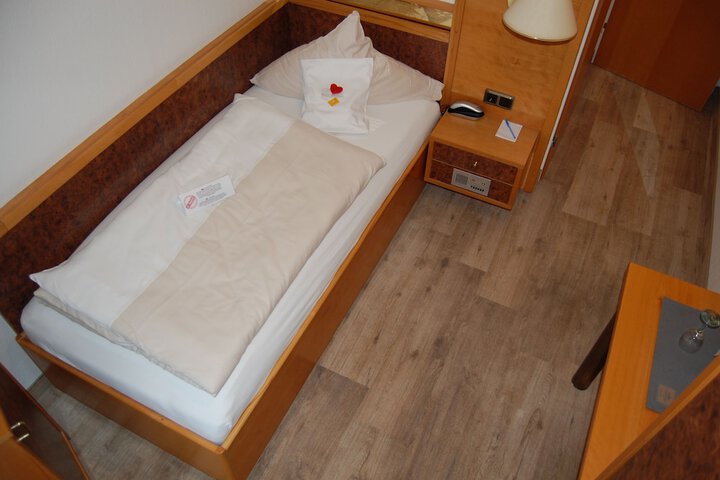 Room 9 of 45