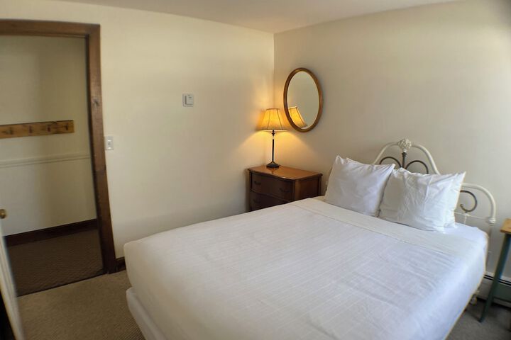 1 Queen Bed (58 of 80)