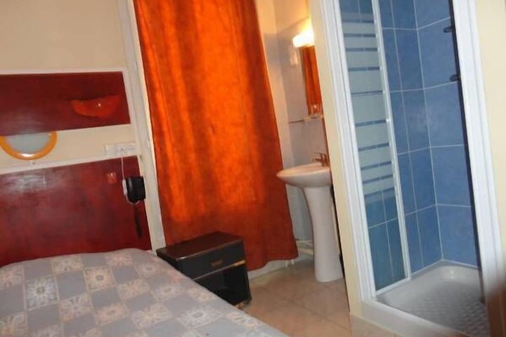 Room 9 of 18