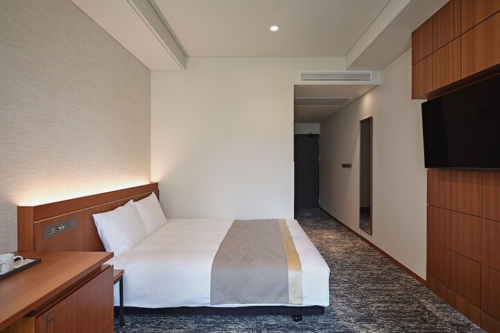 Room 17 of 158