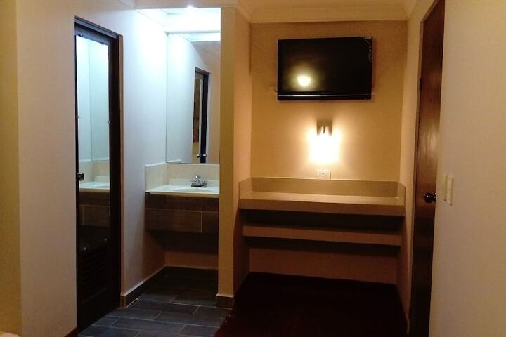 Room 23 of 38