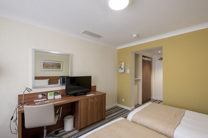 Room 9 of 95