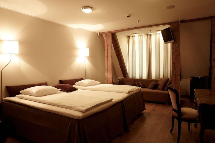 Room 12 of 91