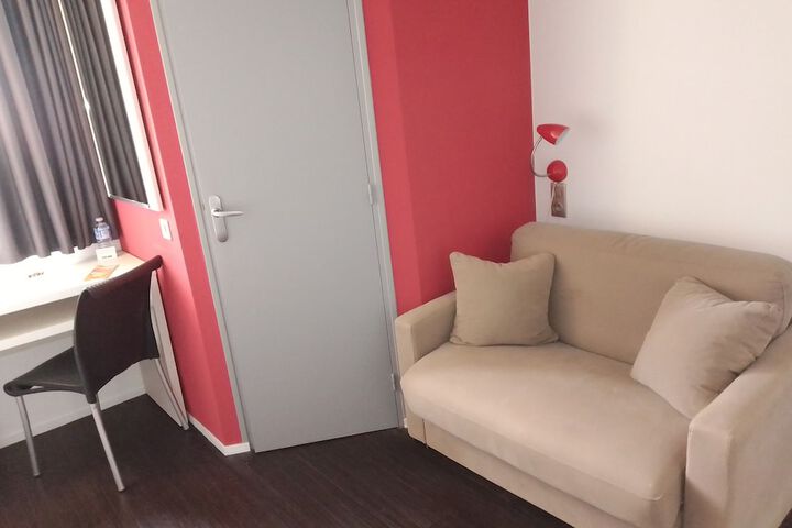 Room 7 of 127