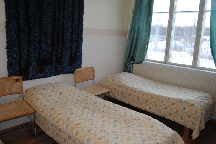 Room 3 of 28