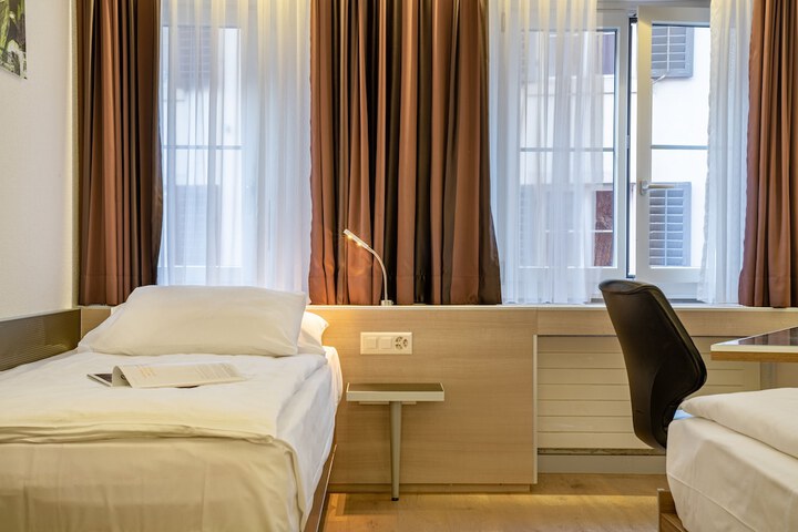 Room 48 of 107