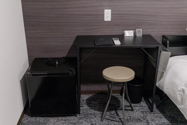 Room 4 of 14