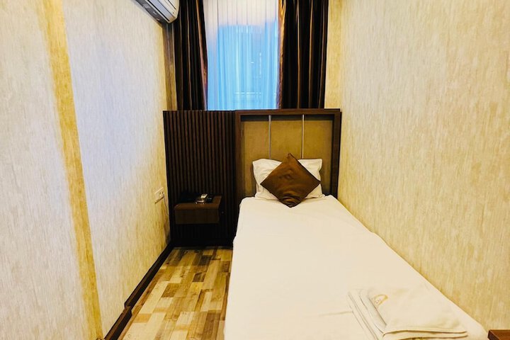 Room 11 of 29