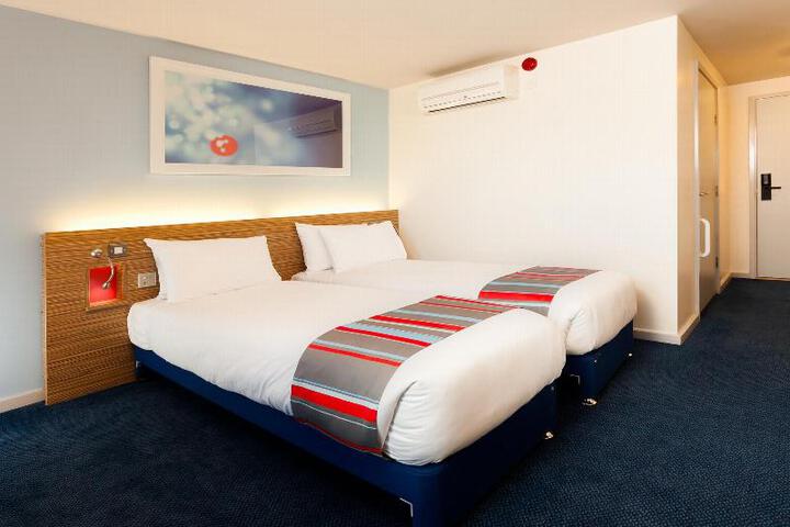 Room 8 of 9