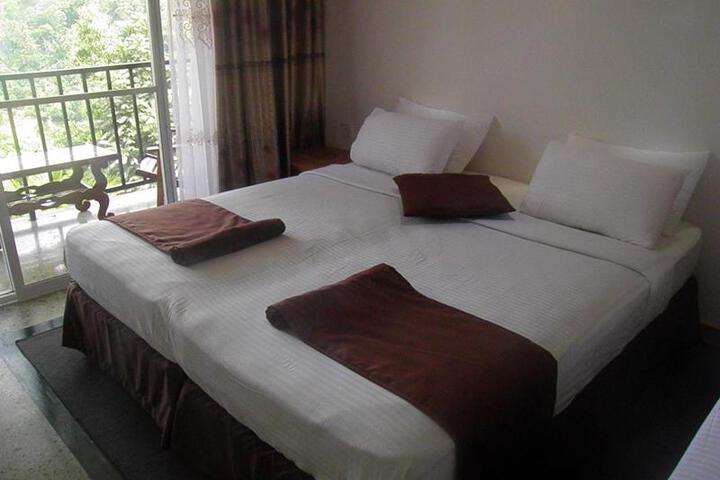 THE TENTH HOTEL