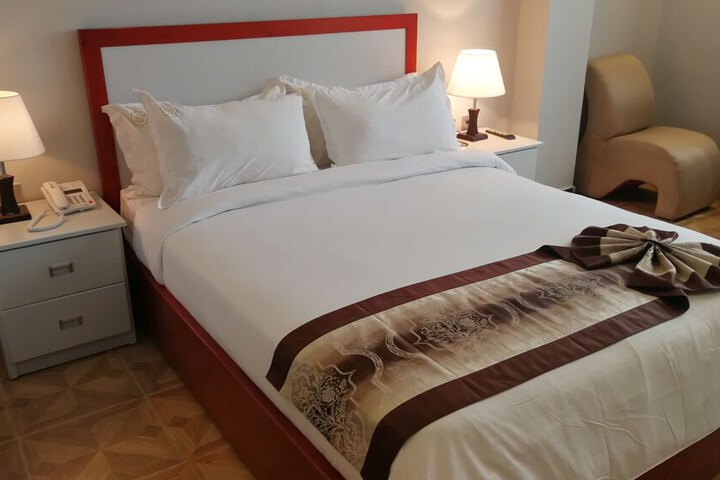 Room 2 of 25