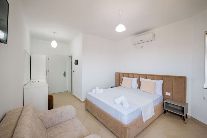 Room 12 of 113